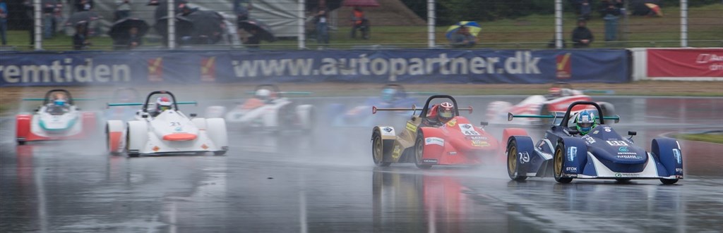 Masser af kørsel med masser af biler er alfa og omega for enhver racerkører, der vil være hurtigere